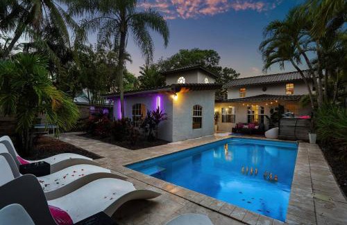 Victoria Park House | Luxe 5BR 4BA I Heated Pool 10 Min to Beach I BBQ