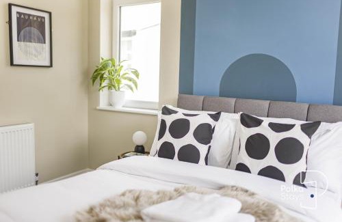 South Shore Apartment | Luxe Ami Tran Spacious Penthouse by PolkaStays