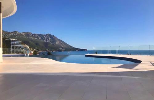 Becici Apartment | Luxe Beachfront Stay in Bečići with Pool
