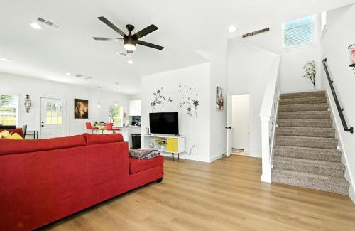 Northeast Houston Apartment | Luxe Brand-New 3 bedroom House Mins To Downtown and IAH