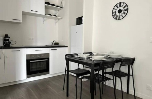 Le Bourget Apartment | Luxe CDG, free parking, opposite the exhibition center and Le Bourget airport