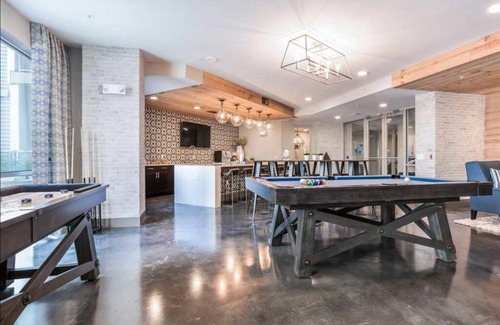 Washington Ave./ Memorial Park Apartment | Luxe Condo Downtown, Rooftop Balcony, Fast Wifi