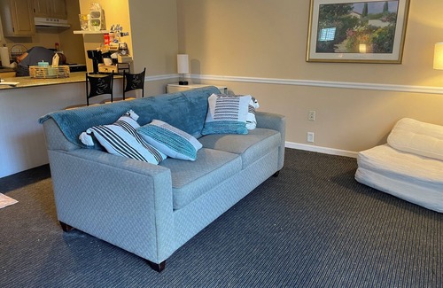 Norwich Condo | Luxe Condo in Norwich Less Than 3 Minutes From Mohegan Sun