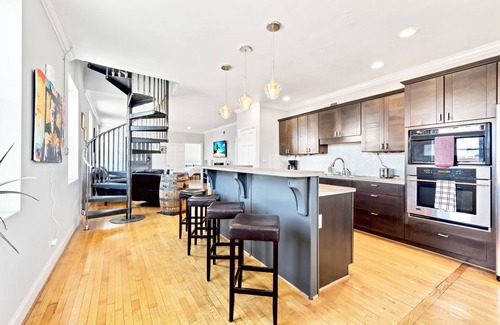Birmingham Apartment | Luxe Downtown Birmingham Retreat by Railroad Park!