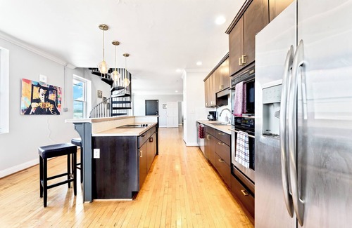 Birmingham Apartment | Luxe Downtown Birmingham Retreat by Railroad Park!