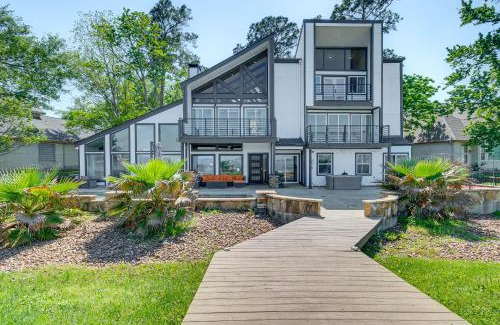 Walden on Lake Conroe House | Luxe Family Gem in Montgomery The Lake House!