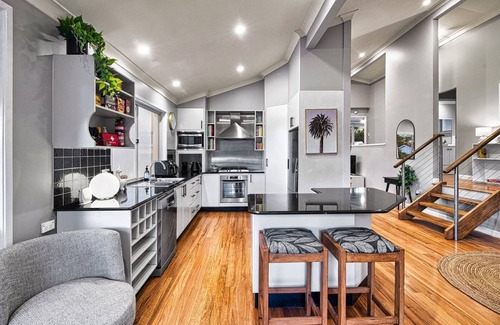 Umina Beach House | Luxe Family Getaway Umina | Trails & Waves Nearby