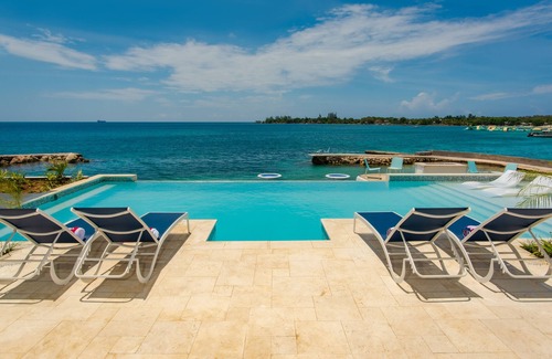 Discovery Bay House | Luxe Grand Villa: New, Ultra Modern Luxury 6 Bedroom private beach villa.