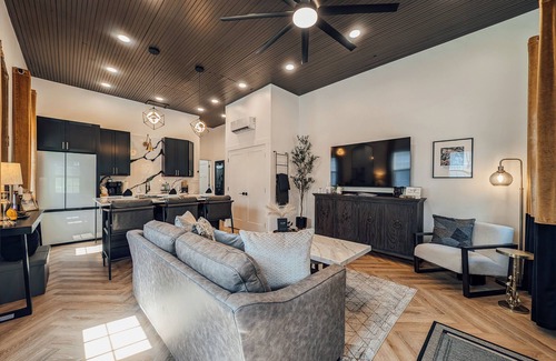 Tionesta Cabin | {LUXE Lil Tio} Downtown Retreat - 5 Min Walk To River Access w/Firepit & Grill
