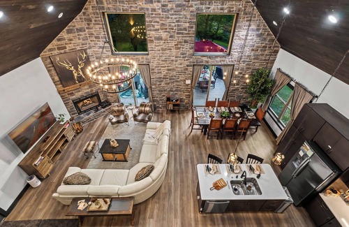Alpine Lake Cabin | Luxe Lodge, Fam & Dog Friendly, Hot Tub, Arcade ,Game Rm