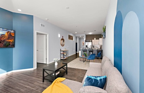 Midtown - Westport Apartment | Luxe Modern Suite - Midtown - Kansas City, MO