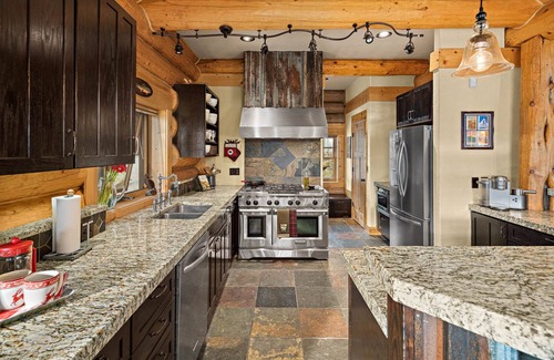 Cle Elum Cabin | Luxe Mountain Lodge on 22 Acres