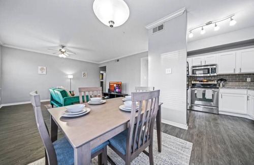 Fossil Creek Apartment | Luxe New 2BR 2BA Apartment in Haltom City with Style