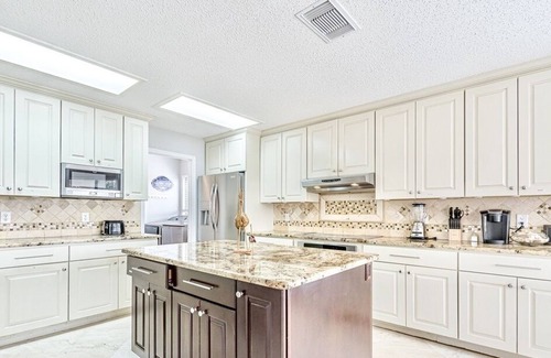 North San Antonio - SAT House | Luxe Private San Antonio Retreat with Pool Near DT!