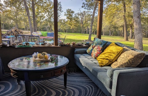 Somerville House | Luxe Quiet Artist Cabin in the Woods w/Park-Like only 2M from Lake Somerville