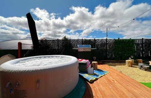 Rokeby House | Luxe Retreat with Spa - Near airport & CBD