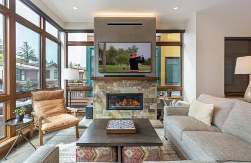 Avon House | LUXE Riverfront Mountain Retreat Walk to Gondola
