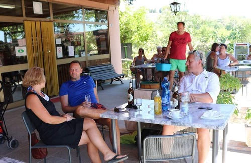 Bevagna Ski Chalet | Luxe Sanitary XL 6 Pers. Villatent at small-scale camping Pian di Boccio