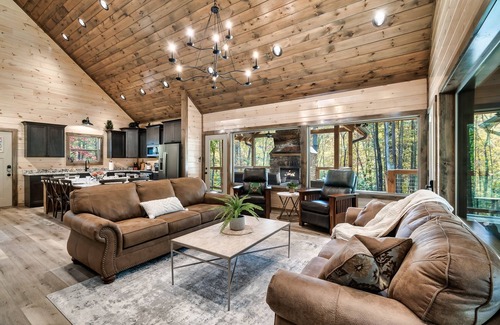 Gatlinburg - Pigeon Forge Cabin | LUXE Swimming Pool cabin * Sleeps 12 * Theater * Game Room* Firepit