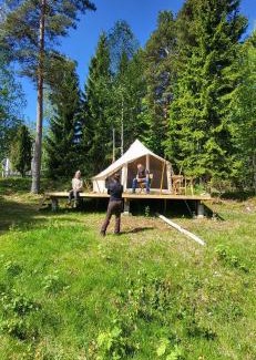 Grythyttan Other | Luxe tent met uitzicht op het bos en met Sauna en hottub