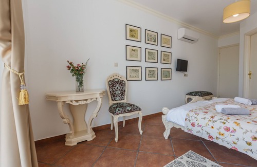 Marina Villa | LUXE! Villa by the sea with heated pool! 15 mins from Split airport, (OWNER)