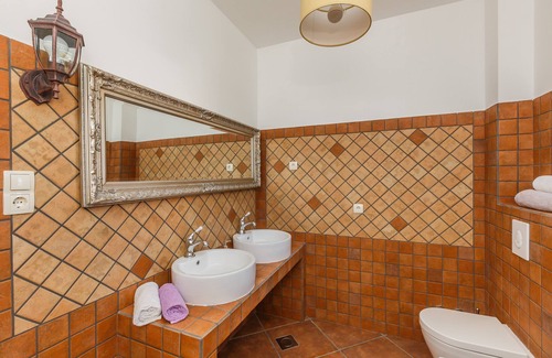 Marina Villa | LUXE! Villa by the sea with heated pool! 15 mins from Split airport, (OWNER)