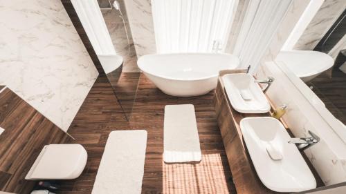 Fertoszentmiklos Villa | LuxHome by Lake Neusiedl with Jakuzzi