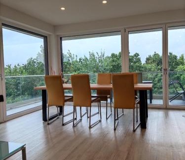 Mettmann Apartment | Luxuriöse, große Wohnung mit Parkblick