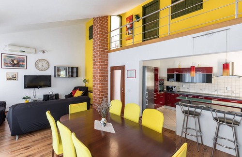 Selca Villa | luxurios and comfortable Villa/Island Brač/with pool,jacuzzi/tranpol/14people