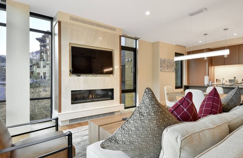 Park City Condo | Luxurious 1 BR in Canyons Village-Ski in/ski out! by RedAwning
