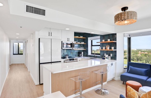 Sandestin Apartment | Luxurious 16th Floor oceanfront retreat with shared pool & resort amenities