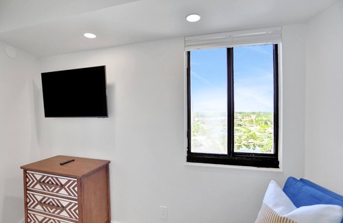 Sandestin Apartment | Luxurious 16th Floor oceanfront retreat with shared pool & resort amenities
