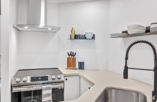 Coal Harbour Apartment | Luxurious 1BD Condo in Downtown Vancouver - Coal Harbor
