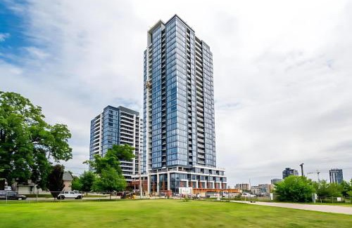 Kitchener Apartment | Luxurious 1BR Condo - Stunning City Views