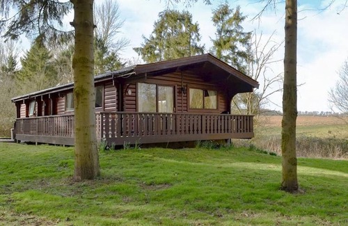Kenwick Cabin | Luxurious 2 Bed Log Cabin Scandinavian Lodge in Louth Lincolnshire (2B Sleeps 6)