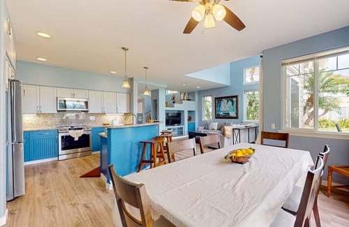 Waikoloa Condo | Luxurious 2-story end villa with a shared pool & hot tub