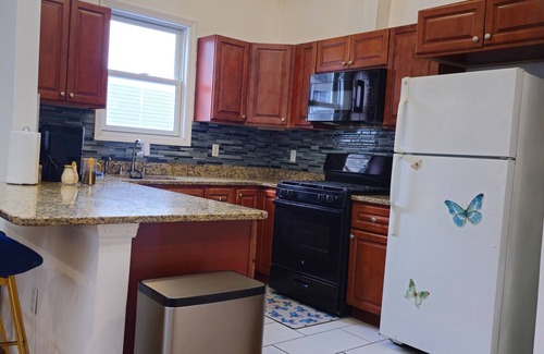 West Side House | Luxurious 3 bedroom Condo in Jersey City. 10 mins Walk to JSQ Path station