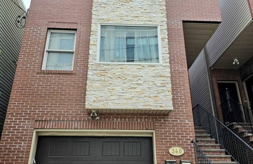 West Side House | Luxurious 3 bedroom Condo in Jersey City. 10 mins Walk to JSQ Path station