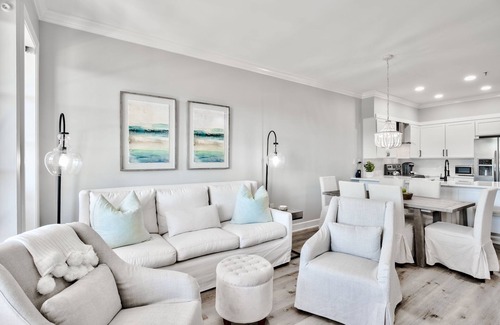 Seacrest Beach Condo | Luxurious 3 BR Condo overlooking 30A nestled between Rosemary & Alys Beach