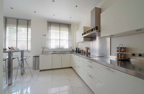 Neuilly-sur-Seine Apartment | Luxurious 3 Bedroom Apartment in Paris Facing Bois de Boulogne