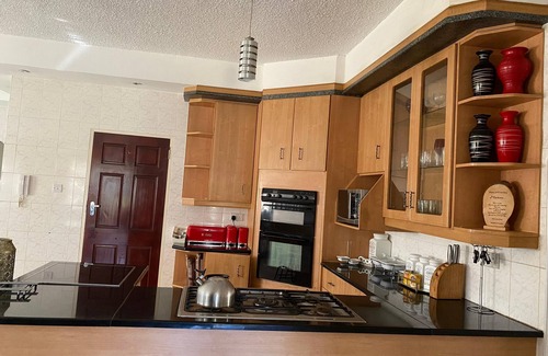 Harare East Apartment | Luxurious 4 bed with pool in Helensvale - 2255