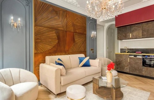 Bonne-Nouvelle Apartment | Luxurious 4-Bedroom Apartment Between Louvre and Marais District