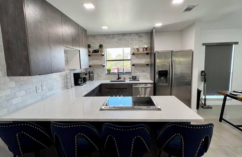 West San Antonio House | luxurious 4-bedroom house with outdoor pool 1 min from seaworld!