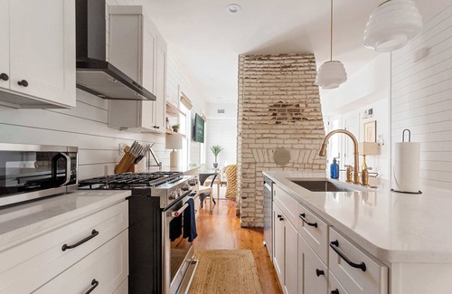 Westside House | Luxurious 4BR Downtown Home - Walkable!