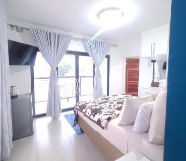 Harare Villa | Luxurious 6 bed 6 baths in Sunridge - 2299
