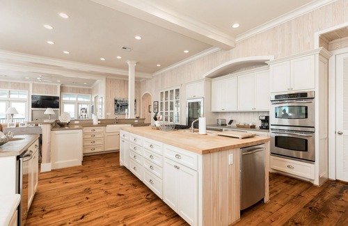 Pirates Cove House | Luxurious All-Suite Bayfront Estate | Infinity Pool, Game Room & Private Dock