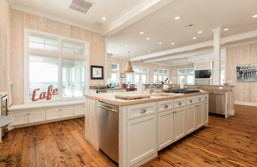 Pirates Cove House | Luxurious All-Suite Bayfront Estate | Infinity Pool, Game Room & Private Dock