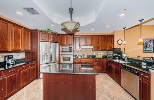 Redington Shores Condo | Luxurious and Stunning Waterfront Condo w/Beautiful Bay Views and Beach Access