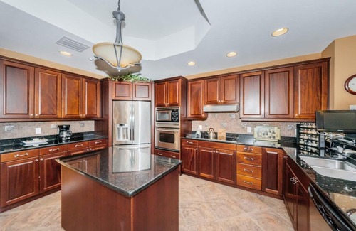 Redington Shores Condo | Luxurious and Stunning Waterfront Condo w/Beautiful Bay Views and Beach Access