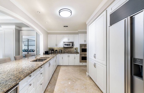 Seven Mile Beach Condo | Luxurious Apartment located at The Ritz-Carlton steps from Seven Mile Beach